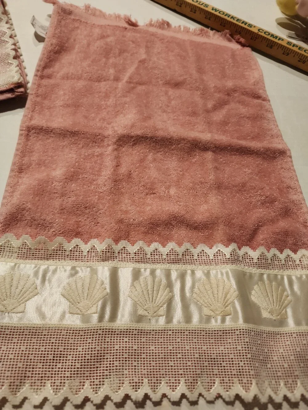Cannon Vintage Hand Towel Wash Cloth Pink Shell-Trim Bath Set Lace Cotton Cream